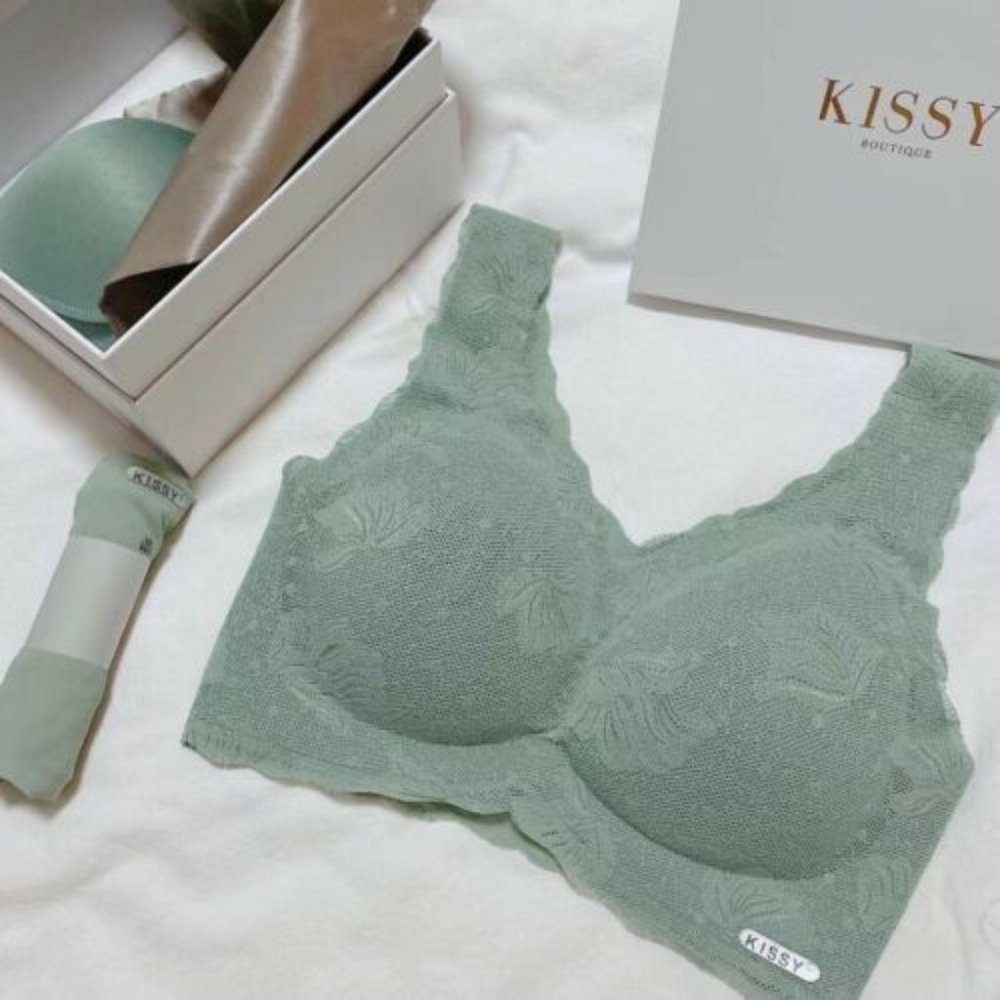 KISSY Wireless and Seamless Platinum Lace Bra Set